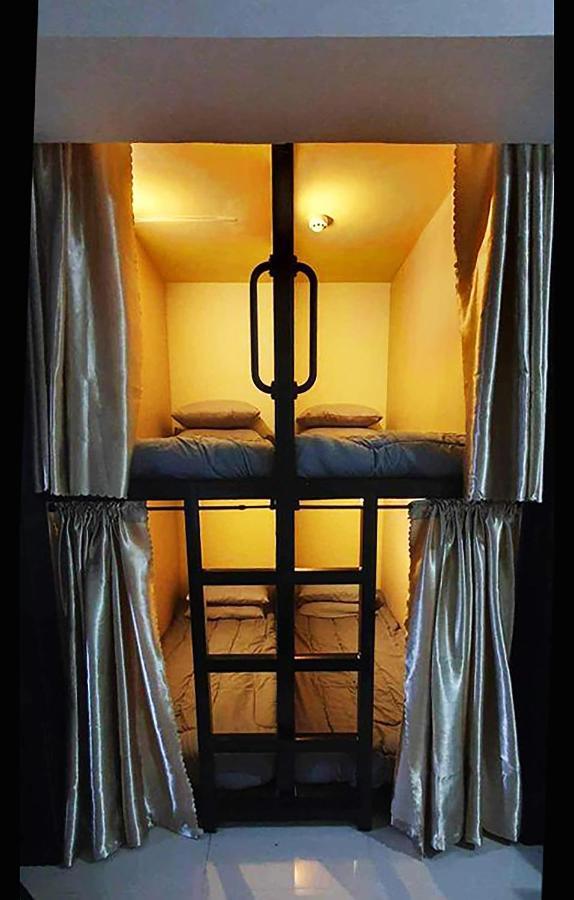 C Place - Capsule A Pasay Bagian luar foto